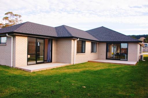 Modern Chic - Ideal Location - 5 Bedrooms - In Rotorua - Hizvo