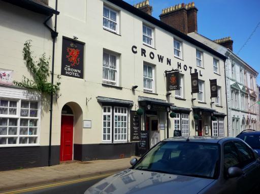 Crown Hotel - Housity