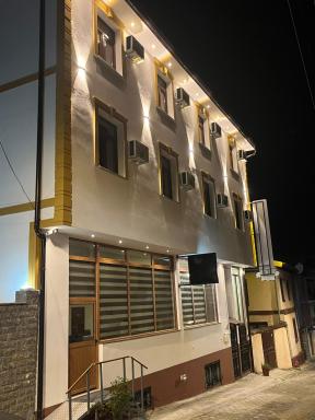 Center Side - Housity