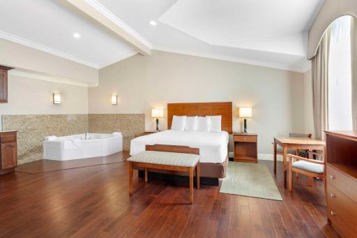 Best Western Oxnard Inn - Housity
