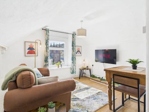 Whitehaven Hideaway - Sleeps 2 - Cosy Escape - Housity