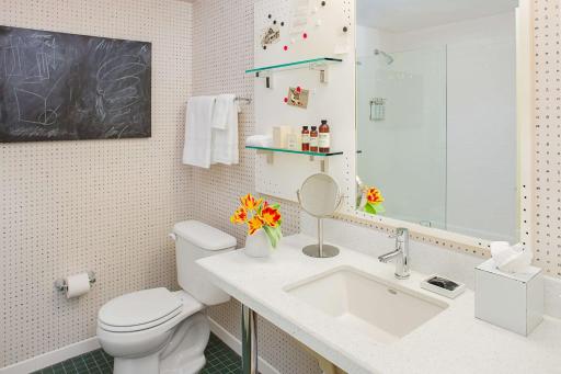 Graduate by Hilton Tempe - Housity