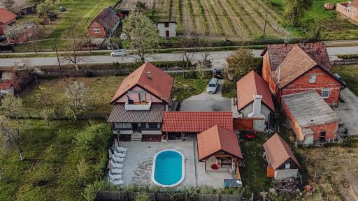 Fjaka - Housity