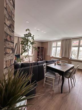 Altstadt Apartment Zittau - stilvolle familienfreundliche Ferienwohnung 78qm am Zittauer Museum und Zittauer Gebirge im Herzen der Oberlausitz mit eigenem Parkplatz ideal zum Wandern im Dreiländereck - Housity