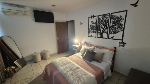 Suite climatizada, ao lado da praca principal - Housity