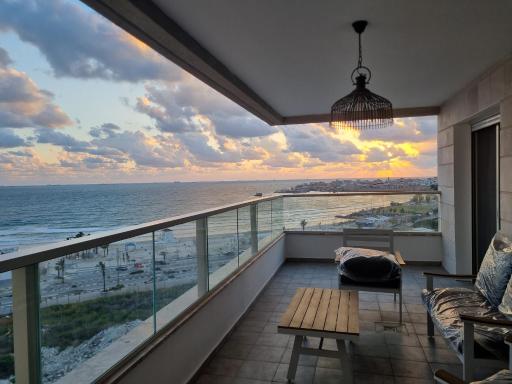 Beachfront Gallery - Housity