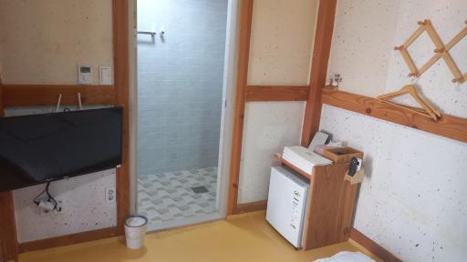 Adam Guesthouse - Housity