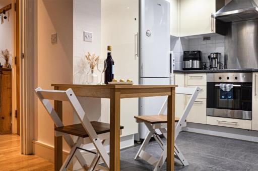 Peaceful Canary Wharf Apartment, Terrace & Office - Housity