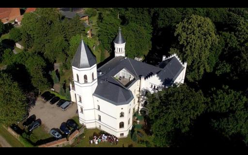 Schlosshotel Bredenfelde - Housity