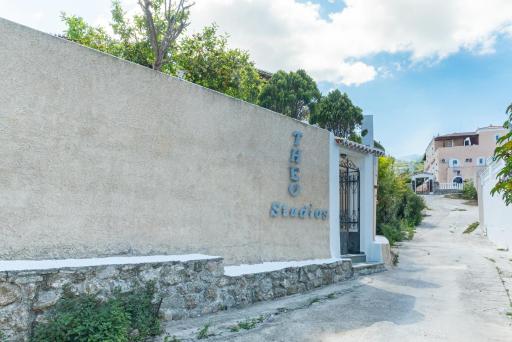 Theo Studios & Apartments - Housity