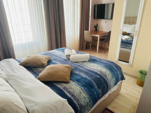 Royal Red suite No2 PIRAEUS PORT - Housity