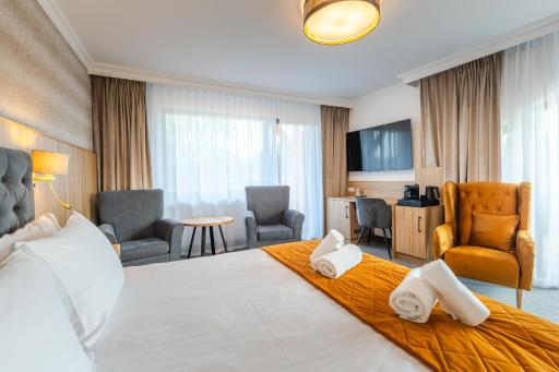 Mazurkowa - z widokiem na Karkonosze i Śnieżkę, darmowy parking, obok restauracja Mazurkowa Chata - Housity