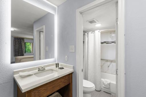 Travel Inn & Suites - Housity