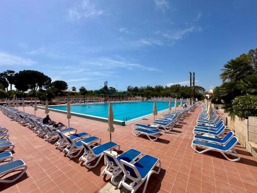 Golden Hour Apartment in Athena Resort - Housity