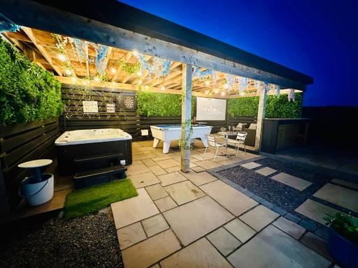 Bothy Farm Stay Sleeps 2 HotTub and Pool Table Children Welcome Ayrshire Rural Retreats - Housity