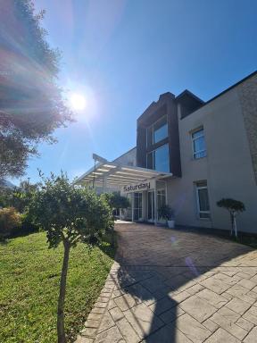 Hotel Saturday - Housity