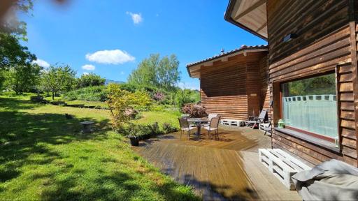 Artizar Gunea yurta con jardín - Housity