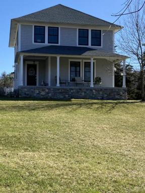 Pocasset Village Charmer - Housity