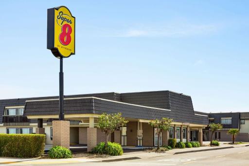 Super 8 by Wyndham Eureka - Housity