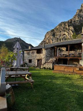 Apartamentos Rurales La Laguna Somiedo - Housity