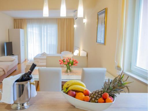 Apartments Pavoković Baška Voda - Beach nearby - Housity