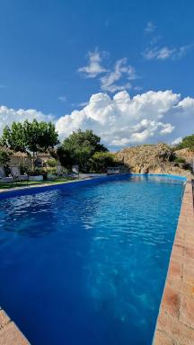 Casa Rural Casaplana, grupos grandes, 1500m2 de casa, piscina privada y patio, 2 barbacoas, Zona Prepirineo - Housity