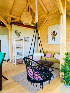 Cottage by the Lake - Housity