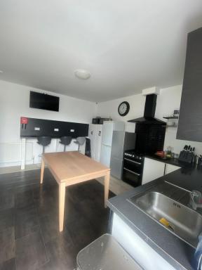 Edinburgh West Side Hostel - Housity