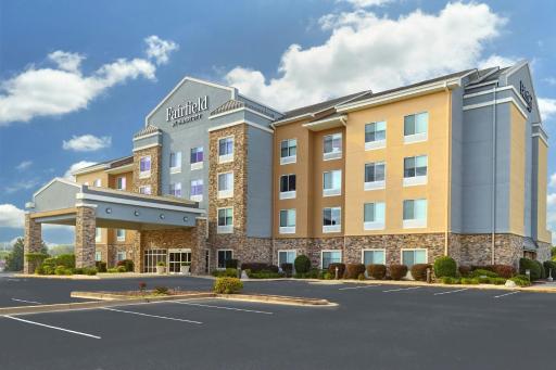 Fairfield Inn & Suites by Marriott Commerce - Housity