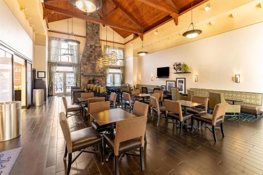 Hampton Inn & Suites Newtown - Housity