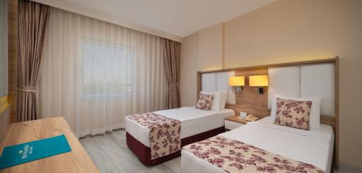 Royal Garden Beach Hotel - Housity