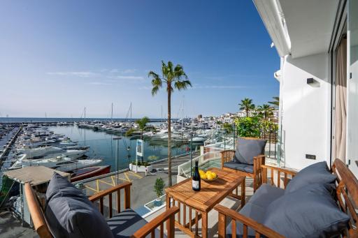243 Puerto Banus Marbella Front Line Penthouse - Housity