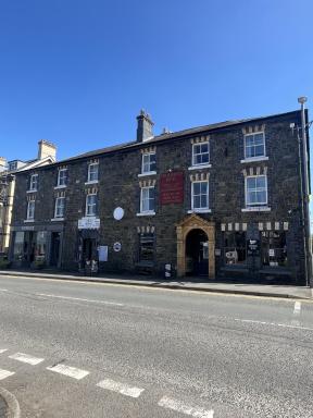 Hampton Hotel & restaurant - Housity