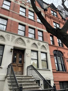 NYC Townhouse Apartment - Housity