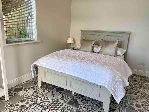 Beachfront PERIWINKLE COTTAGE, with the most amazing sea view - Housity