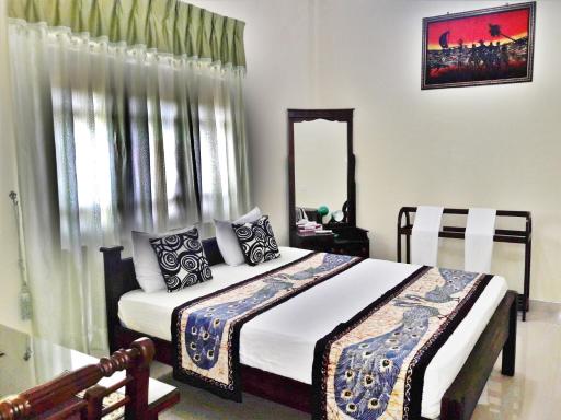 New Peacock Resort - Housity