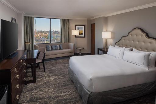 Hilton Arlington - Housity