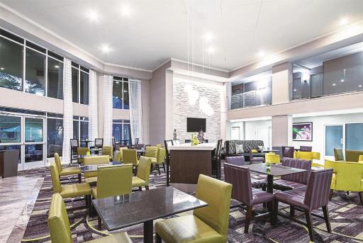 La Quinta by Wyndham Austin Airport - Housity