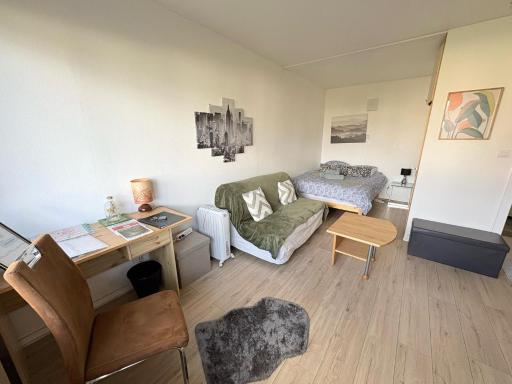 Studio au RDC côté cour avec parking fermé proche autoroute et tram C - Housity