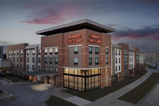Hampton Inn & Suites Omaha-Downtown - Housity