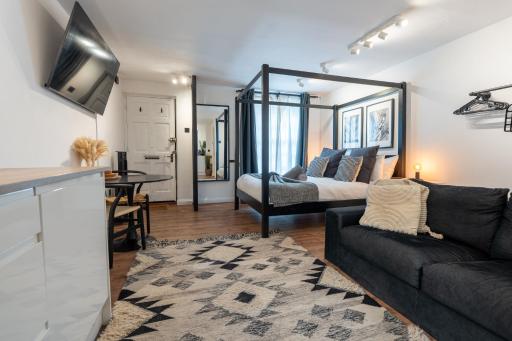 Ultra Modern Studio Apartment, in Central Exeter - Housity