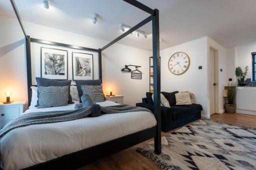 Ultra Modern Studio Apartment, in Central Exeter - Housity