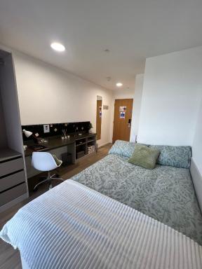 For Students Only Private Bedrooms with Shared Kitchen at Bagot Street in Birmingham - Housity