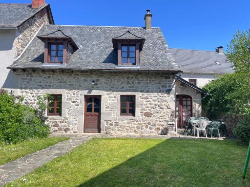 Maison cosy à Lanobre + Jardin - Hizvo