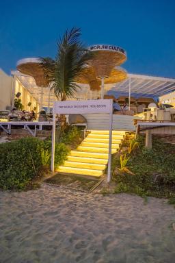 Living Room Beach Resort - Housity
