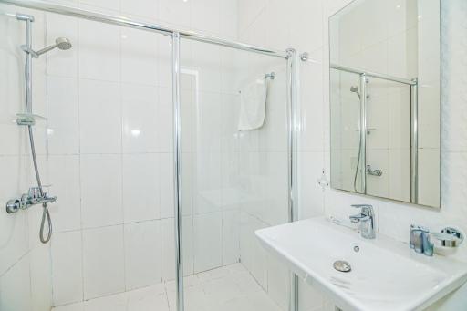Bristol Hotel - Housity