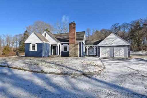 Blue Cottage East Setauket - Housity