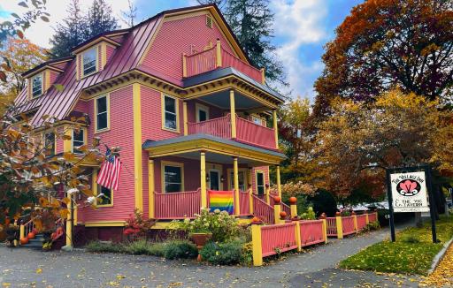 The Village Inn of Woodstock - Housity