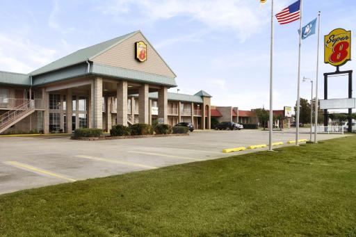 Super 8 by Wyndham New Iberia - Housity