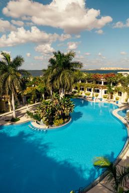 Paradise Inn Beach Resort - Housity